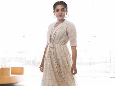 Nivetha Thomas wows fans with her quarantine singing