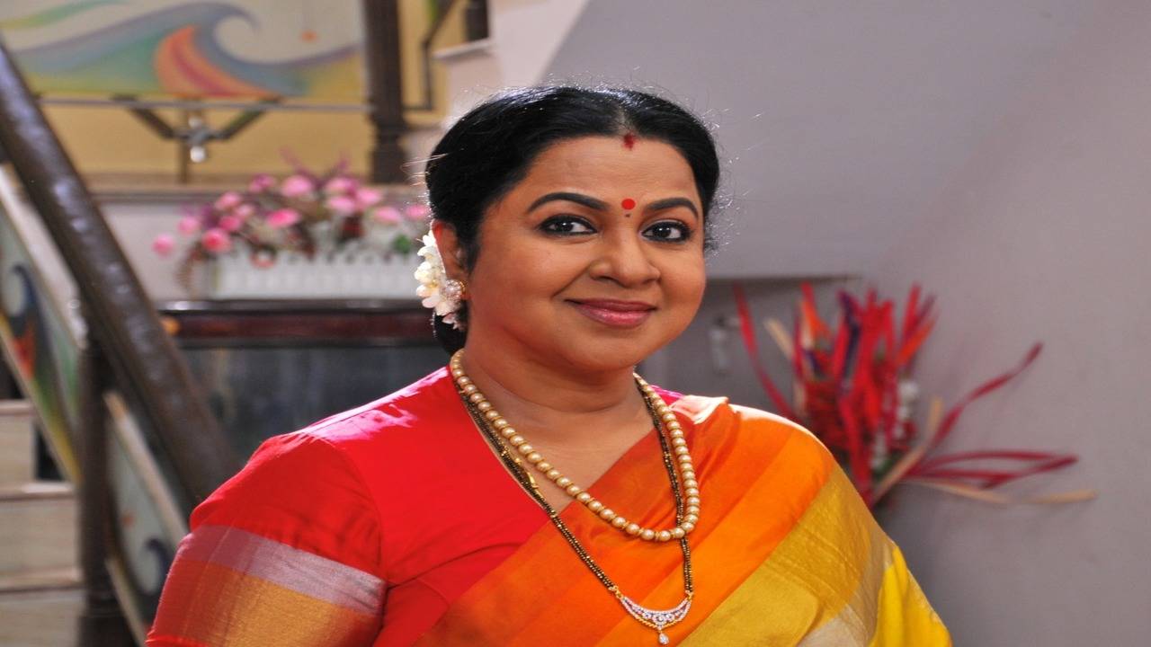 Radikaa Sarathkumar and Team Chithi 2's lovely gesture leaves