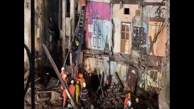 Mumbai: Toll mounts to 10 in Fort building collapse