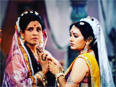 Ramayan’s Dipika Chikhlia shares a pic with her on-screen mother-in-law Kaushalya; says ‘When a woman has the support from her kind, her success is definite’