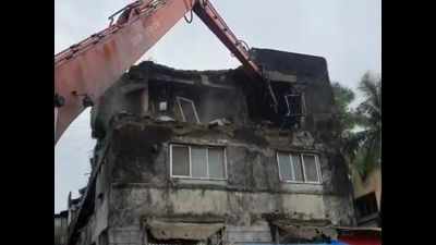 Mumbai: Portions of unoccupied old building in Nalasopara collapse, no casualty