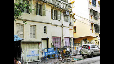 Cops, KMC enforce strict lockdown in Kolkata's Dover Lane
