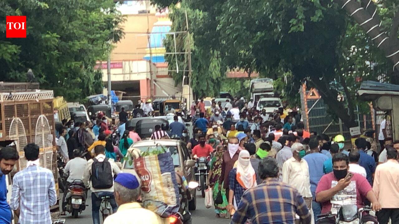 Pune: Meat shops see huge crowds as lockdown opens