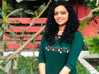 Watch: Aswathy Sreekanth reminisces her first day of hosting a TV show
