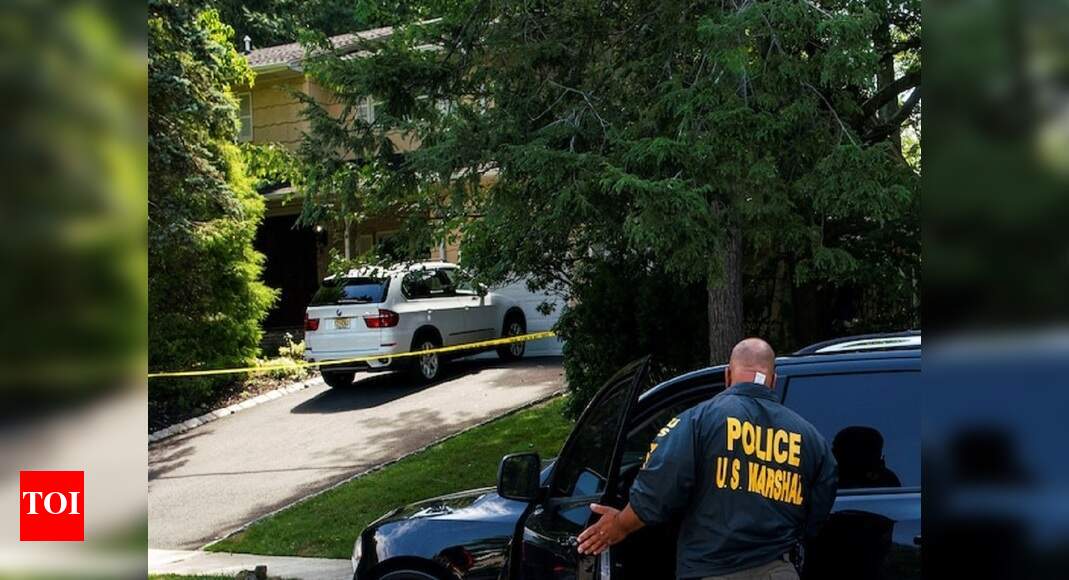 'Antifeminist' lawyer identified as suspect in deadly shooting at US(02)