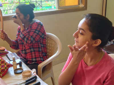 Absence of make-up artists force Almost Suphal Sampoorna's actors to do the make-up