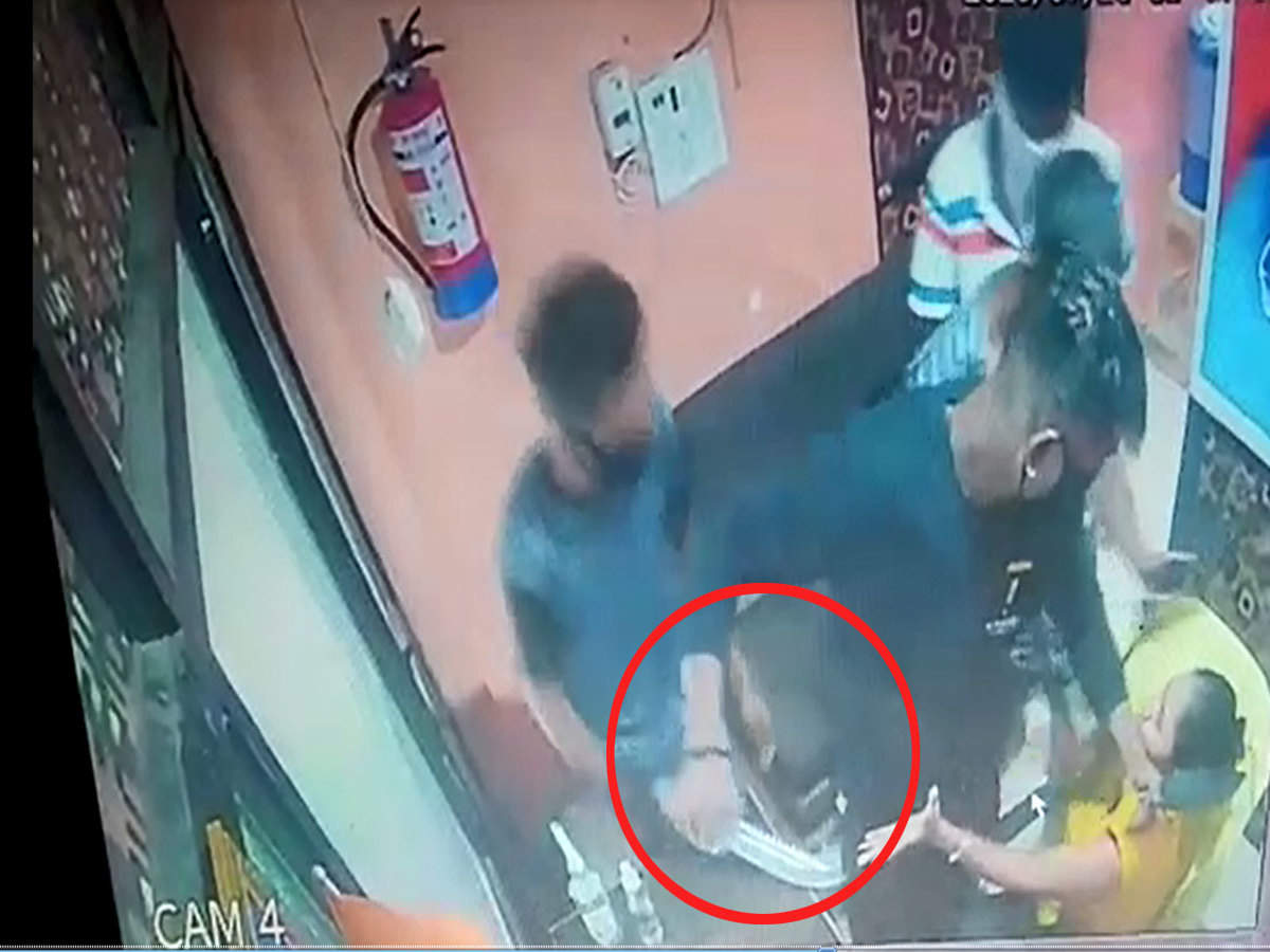 On cam: Masked men threaten woman on front desk, loot spa in Gujarat