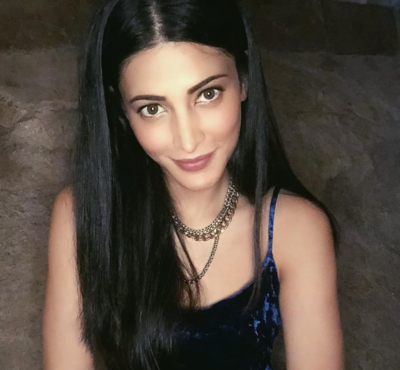 Shruti Haasan thanks fans on completing 11 years as an actor