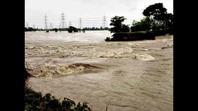 Floods disrupt road and rail traffic in north Bihar districts