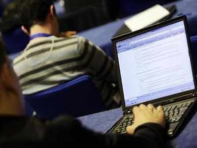 US now says no new foreign students for all-online classes