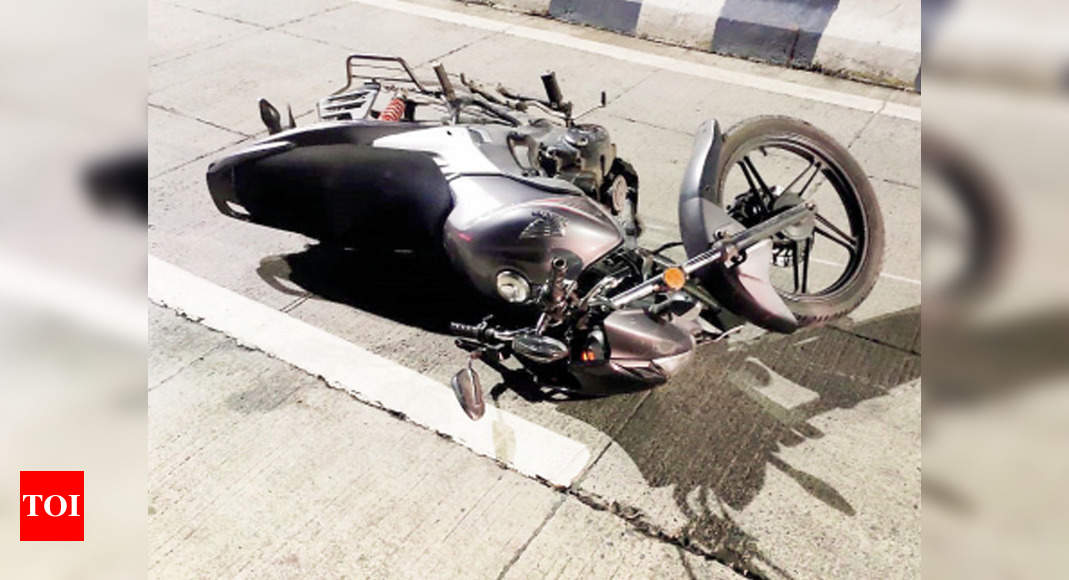 Pune: Building contractor dies as bike crashes into divider | Pune News ...