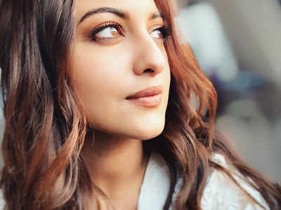 Sonakshi Sinha launches an initiative to put an end to cyberbullying and harassment, says, 'Ab Bas! It's time to stop the pandemic that's plaguing our online world'