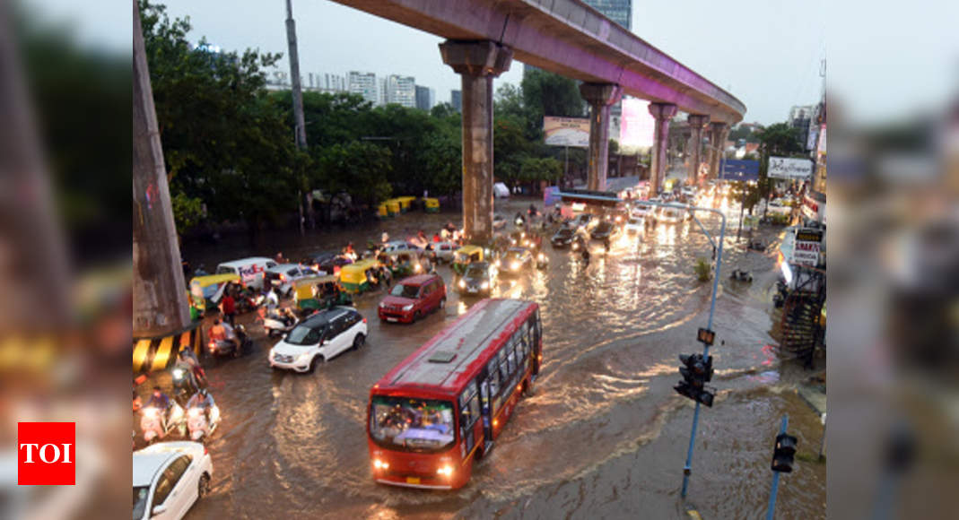 Ahmedabad: 20mm Of Rain In An Hour Causes Waterlogging | Ahmedabad News ...