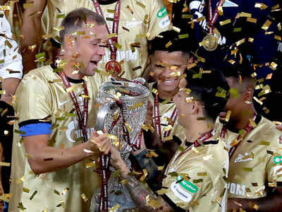 Watch: Zenit lift Russian Cup, drop it minutes later