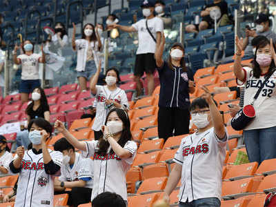 Baseball fans in South Korea back in stands amid COVID-19