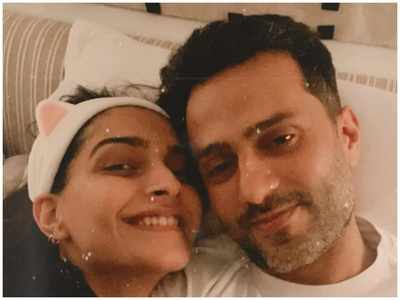 Sonam Kapoor's latest 'work from home' photo with hubby Anand Ahuja is all things cute