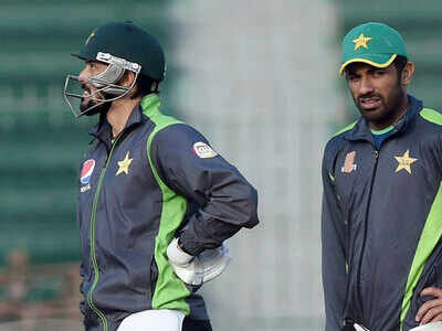 Fawad Alam (left) and Wahab Riaz. (Photo by Arif Ali/AFP via Getty Images)