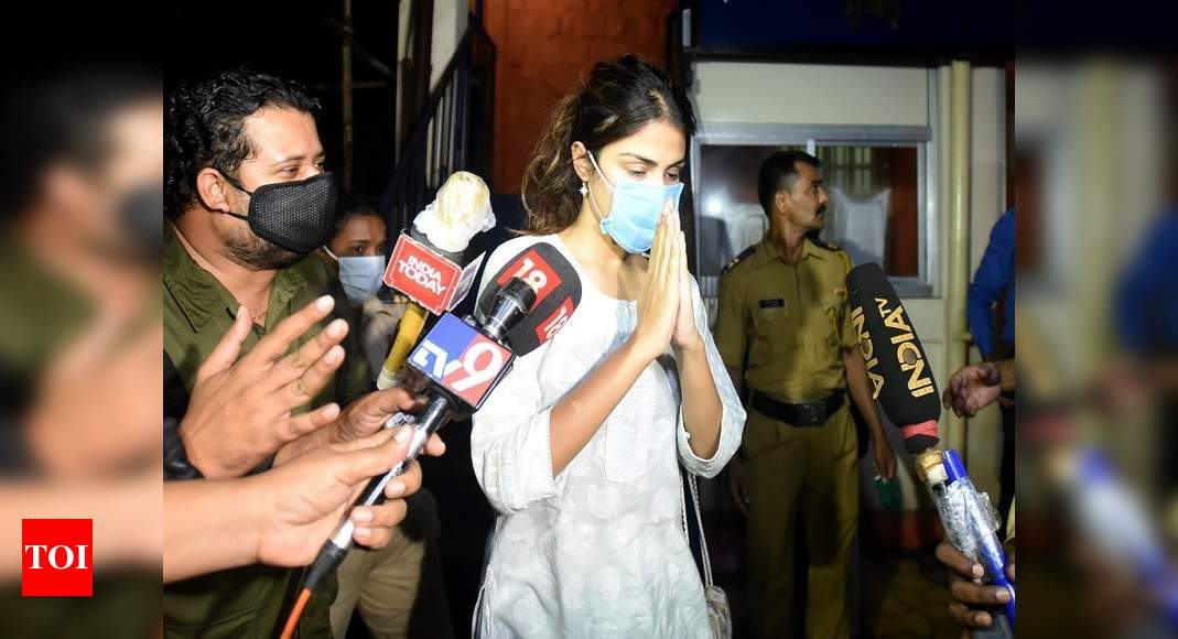 Rhea Chakraborty Bollywood Actor Rhea Chakraborty Booked For Unlawful Confinement And Abetment To Suicide Patna News Times Of India