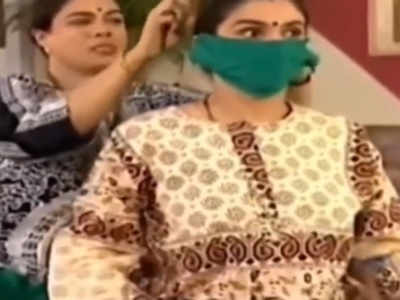 When Supriya Pilgaonkar and late Reema Lagoo taught how to wear masks in 1995