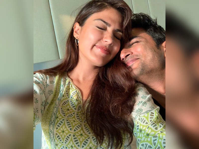 Rhea Chakraborty files a petition in Supreme Court seeking transfer of investigation in Sushant Singh Rajput's death to Mumbai police