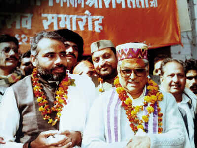 Viral picture of Narendra Modi with MM Joshi in Ayodhya in 1991