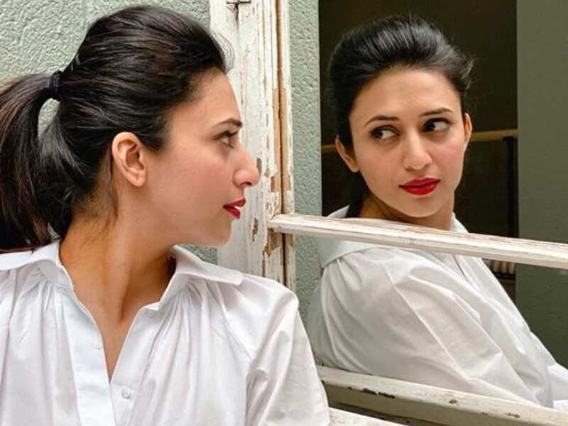 Divyanka Tripathi condemns addressing people as someone's daughter, son or spouse; says nepotism won't stop otherwise - Times of India Divyanka Tripathi condemns addressing people as someone's daughter, son or spouse; says nepotism won't stop otherwise - Times of India