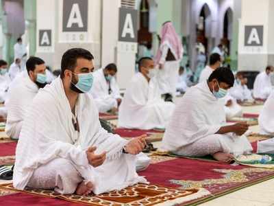In Mecca, a fortunate few pray for a pandemic-free world