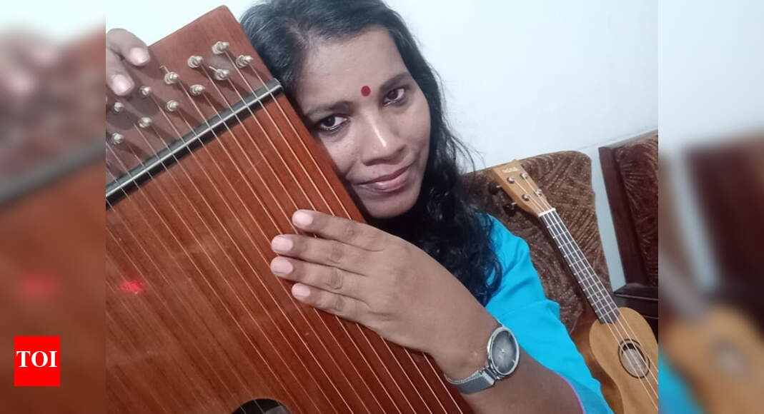 Parvathy applauds singer Pushpavathy’s recital of ‘Aathmopadesha ...