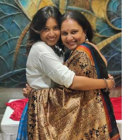 Priya Berde turns 50; daughter Swanandi pens a heartfelt note | Marathi ...