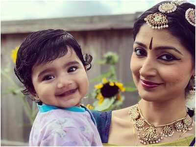 Pics: Divya Unni and her daughter Aishwaraya strikes a pose for the camera