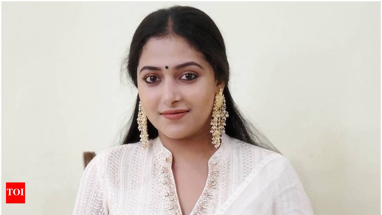 Video: Anu Sithara has an Eid special treat for her fans | Malayalam Movie  News - Times of India