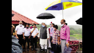 Amid showers, Goa governor soaks in Selaulim dam’s beauty