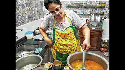 Locked-down home chefs in Mumbai turn idle time into swelling business