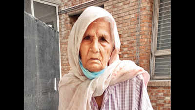 Noida: 95-year-old Covid patient tests negative, discharged