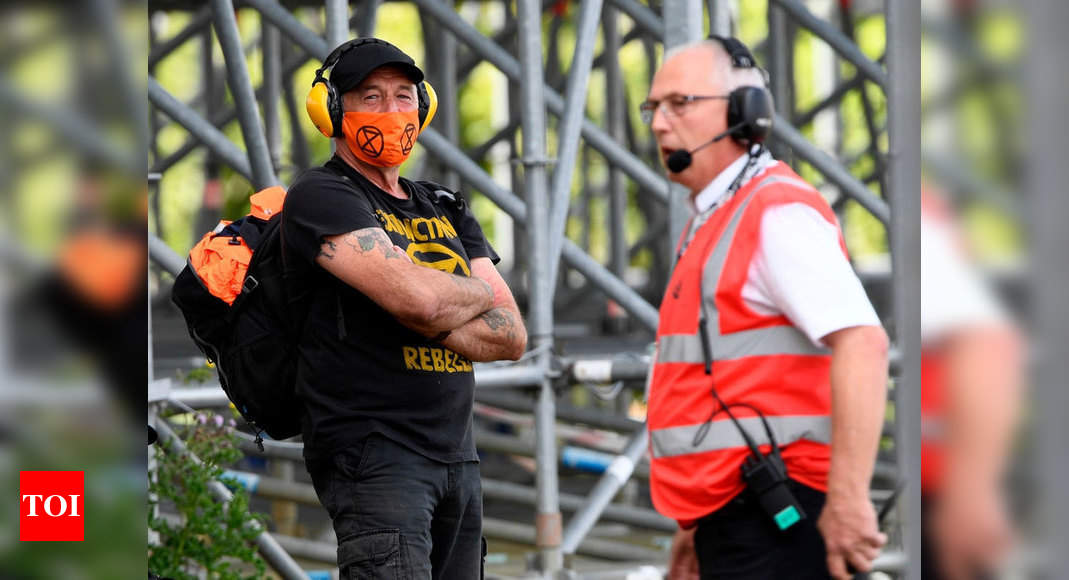 Climate change protesters burst British GP 'bubble' - Times of India