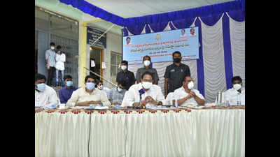 Andhra Pradesh health minister reviews Covid-19 measures in Anantapur district