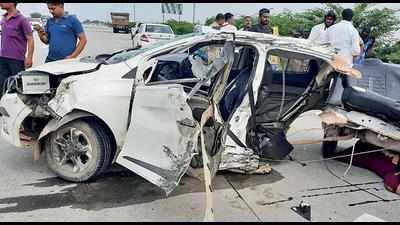 Teenager, mother killed in crash on Eastern Peripheral Expressway