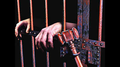 Nine inmates make ladder, attempt to flee Thane jail