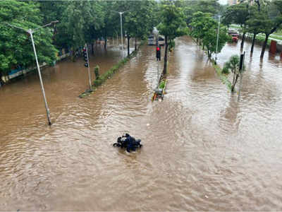 Mumbai Rains Live Updates Shiv Sena Leader Aditya Thackeray Takes Stocks Of Situation Mumbai News Times Of India