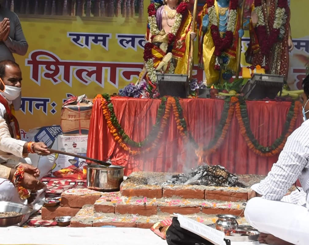 
Ram Temple Bhoomi pujan: 24 hours long hawan continues at NDMC Mayor Jai Prakash's place
