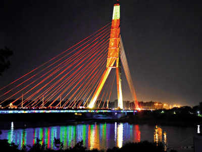 Delhi: Signature Bridge lit up, revellers darken mood | Delhi News ...