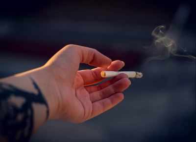 Study reveals how smokers are at hip fracture risk