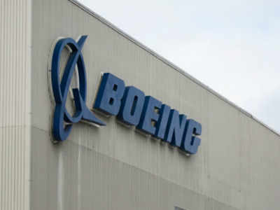 Boeing does not see immediate need to raise cash with new debt