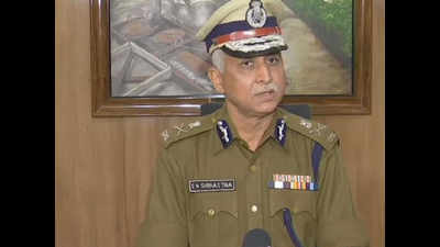 Delhi Police commissioner meets UPSC rank holders