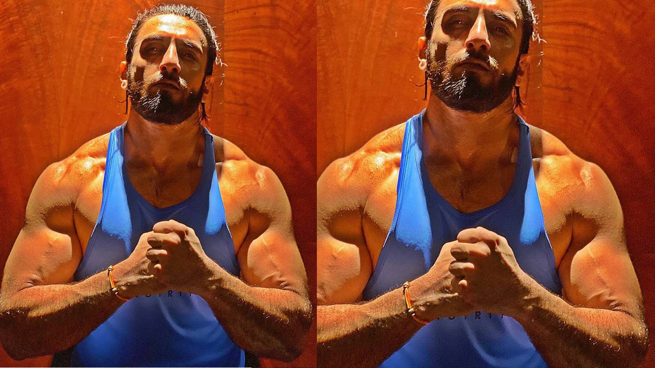 Ranveer Singh Shows Off His Jordaaar Body In New Photos