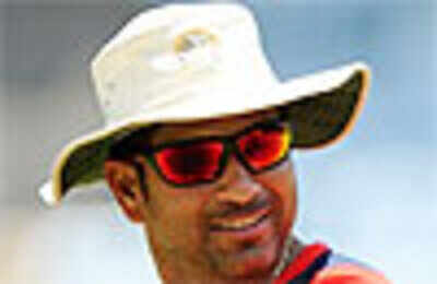 Sachin Tendulkar does 'blind' training