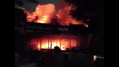 Fire breaks out at two shops in Greater Noida