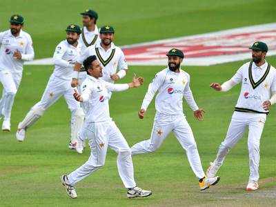 1st Test: Shan, Abbas put Pakistan on top against England