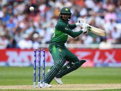 Malik to leave for England on August 15 if he clears two COVID-19 tests