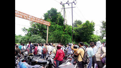 Corona norms go haywire as aspirants swarm centres in Lucknow